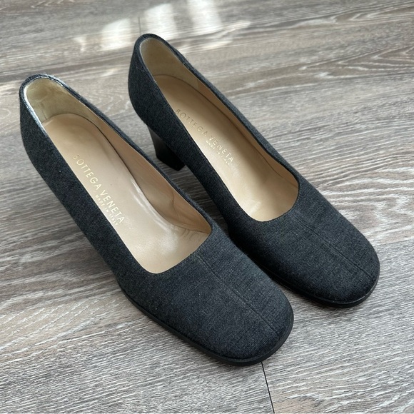 Bottega Veneta vintage jersey square toe stacked heel, heels. Trendy style - Picture 1 of 9